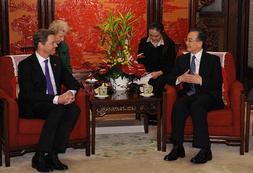 1月15日,中國國務(wù)院總理溫家寶在北京中南海紫光閣會(huì)見德國副總理兼外長韋斯特韋勒。 新華社記者黃敬文攝