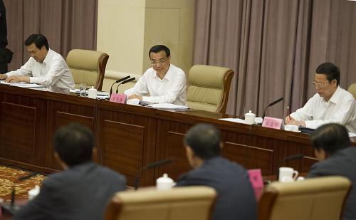 6月8日,中共中央政治局常委、國務(wù)院總理李克強在河北主持召開環(huán)渤海省份經(jīng)濟工作座談會并作重要講話。新華社記者 黃敬文 攝