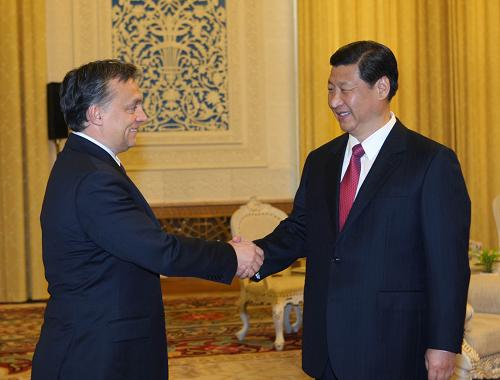 12月2日,中共中央政治局常委、國家副主席習(xí)近平在北京人民大會(huì)堂會(huì)見匈牙利前總理、青民盟主席歐爾班·維克多爾。 新華社記者 劉衛(wèi)兵攝