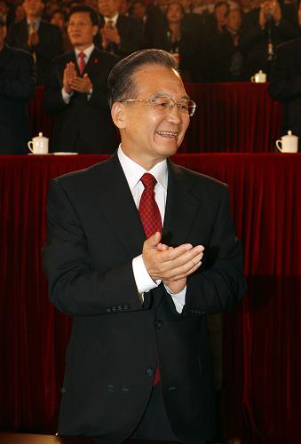 10月28日,中華人民共和國第十一屆運動會閉幕式在濟南舉行。中共中央政治局常委、國務院總理溫家寶出席閉幕式。新華社記者 姚大偉 攝