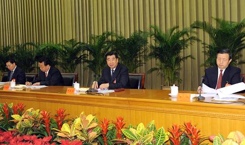 12月27日至28日,中央農(nóng)村工作會(huì)議在北京舉行。中共中央政治局委員、國(guó)務(wù)院副總理回良玉出席會(huì)議并講話。新華社記者 黃敬文 攝