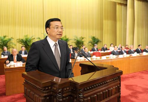 10月23日,中共中央政治局常委、國務(wù)院副總理李克強(qiáng)出席第11次李四光地質(zhì)科學(xué)獎頒獎大會并講話。這是李克強(qiáng)在大會上講話。 新華社記者馬占成攝