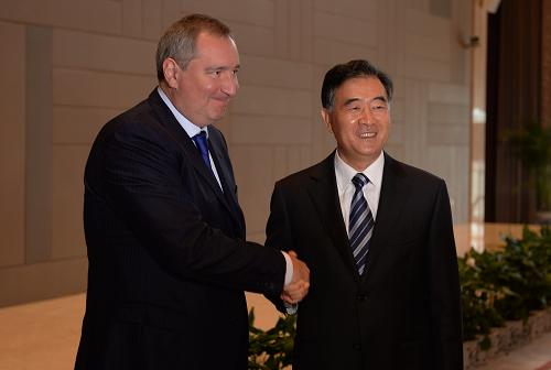 10月18日,中國國務(wù)院副總理、中俄總理定期會晤委員會中方主席汪洋在西安與俄羅斯副總理、俄方主席羅戈津舉行中俄總理定期會晤委員會第十七次會議,為即將舉行的中俄總理第十八次定期會晤做準備。新華社記者 李一博 攝