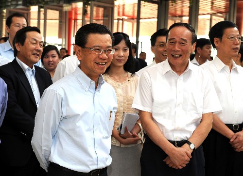 9月3日,中共中央政治局委員、國務(wù)院副總理、中新天津生態(tài)城聯(lián)合協(xié)調(diào)理事會中方主席王岐山和新加坡副總理、理事會新方主席黃根成共同視察中新天津生態(tài)城起步區(qū)。新華社記者 馬平 攝