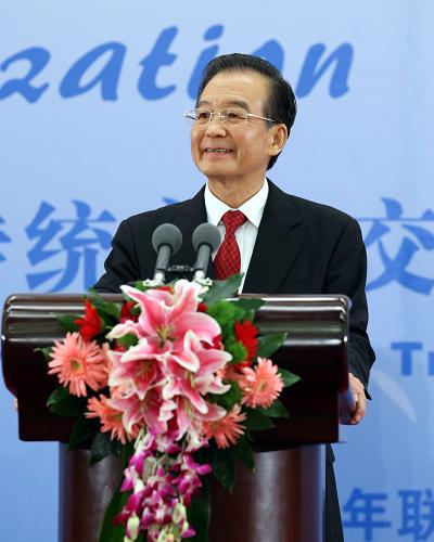 9月22日,中國國務(wù)院總理溫家寶在北京人民大會(huì)堂出席主題為“古老文明,青春輝映”的中印青年傳統(tǒng)文化交流大舞臺(tái)活動(dòng)。這是溫家寶在活動(dòng)中致辭。新華社記者 姚大偉 攝