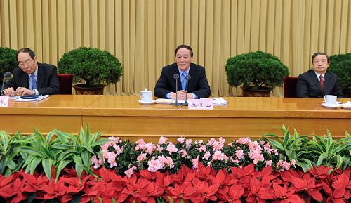 1月6日至7日,全國金融工作會議在北京舉行。中共中央政治局委員、國務(wù)院副總理王岐山在會議閉幕時(shí)對貫徹落實(shí)會議精神作部署。 新華社記者 張鐸 攝