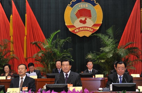 10月18日,政協(xié)十一屆全國委員會常務(wù)委員會第三次會議在北京閉幕。中共中央政治局常委、全國政協(xié)主席賈慶林出席閉幕會并講話。 新華社記者樊如鈞攝