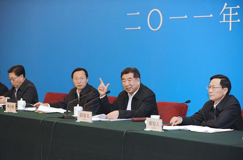 12月21日,中共中央政治局委員、國務(wù)院副總理回良玉在北京出席農(nóng)村綜合改革工作座談會(huì)并講話。 新華社記者 謝環(huán)馳 攝
