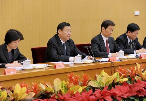 習(xí)近平出席全國組織部長會(huì)議并作重要講話 12月27日,全國組織部長會(huì)議在北京召開。中共中央政治局常委、中央書記處書記、國家副主席習(xí)近平出席會(huì)議并作重要講話。 新華社記者馬占成攝