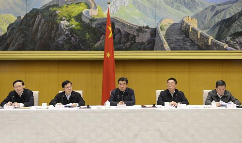11月19日,國務(wù)院副總理回良玉在北京出席全國冬春農(nóng)田水利基本建設(shè)電視電話會議并講話。新華社記者 謝環(huán)馳 攝