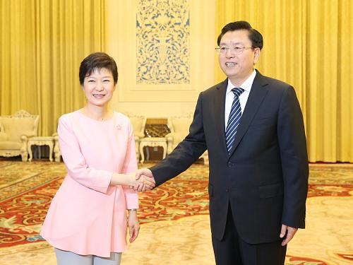 6月28日,全國人大常委會委員長張德江在北京人民大會堂會見韓國總統(tǒng)樸槿惠。新華社記者 姚大偉 攝