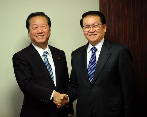 3月30日,正在日本進行正式友好訪問的中共中央政治局常委李長春在東京會見日本民主黨黨首小澤一郎。新華社記者劉建生攝