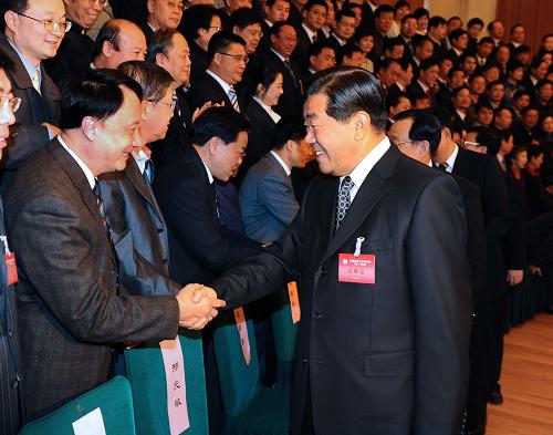 4月3日,中國經(jīng)濟(jì)社會理事會三屆一次會議在北京舉行。中共中央政治局常委、全國政協(xié)主席賈慶林會見出席會議的代表并講話。新華社記者 李濤 攝