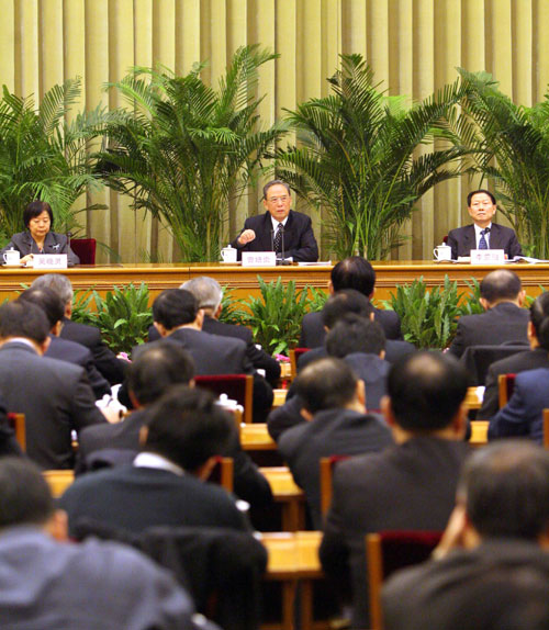 12月18日,2007年中央企業(yè)負責人會議在北京召開,國務院副總理曾培炎出席并講話。 新華社記者李濤攝