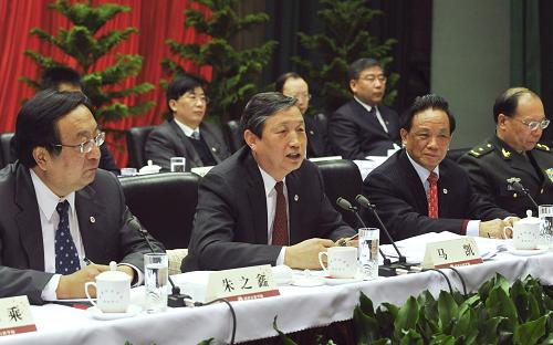 12月28日,全國行政學院院長會議暨國家行政學院成立15周年慶祝大會、新中國行政管理體制60年研討會在北京召開,國務委員兼國務院秘書長、國家行政學院院長馬凱出席會議并講話。新華社記者 李學仁攝