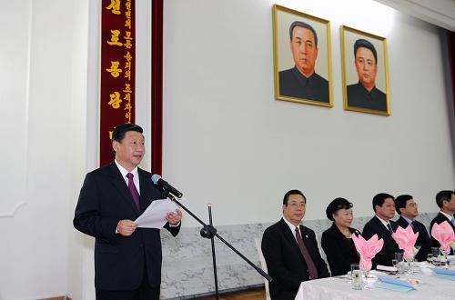 10月8日,中共中央政治局常委、國家副主席習(xí)近平在北京出席朝鮮駐華使館舉行的朝鮮勞動(dòng)黨成立65周年慶祝宴會(huì)并發(fā)表講話。 新華社記者 李濤 攝