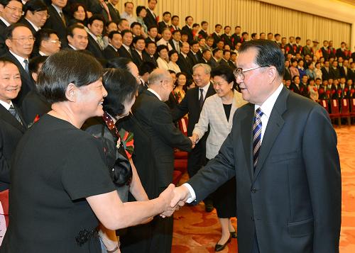 7月10日,中共中央政治局常委李長(zhǎng)春在北京親切會(huì)見(jiàn)全國(guó)文物工作會(huì)議與會(huì)代表。新華社記者 劉建生 攝