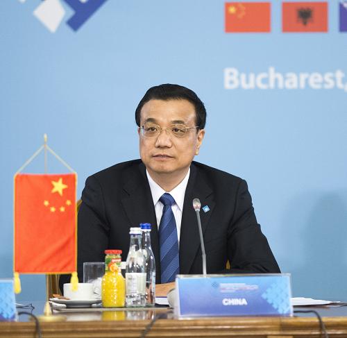 11月26日,中國國務院總理李克強在羅馬尼亞布加勒斯特出席中國-中東歐國家領導人會晤并發(fā)表重要講話。新華社記者 李學仁 攝