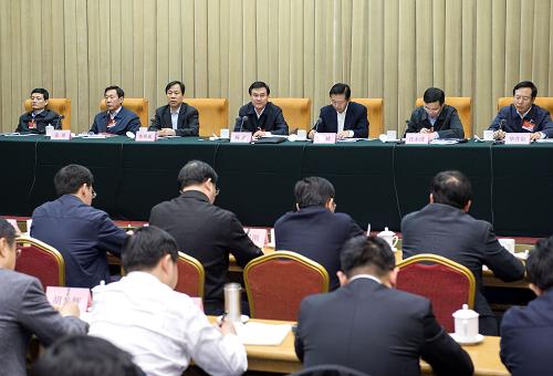 12月14日,全國政府系統(tǒng)秘書長和辦公廳主任會議在北京召開。中共中央書記處書記、國務委員兼國務院秘書長楊晶出席并講話。新華社記者 李學仁 攝