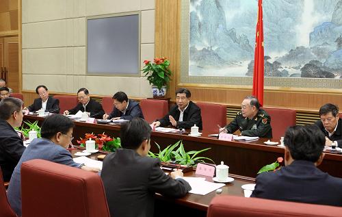 中共中央政治局委員、國務(wù)院副總理、國務(wù)院扶貧開發(fā)領(lǐng)導(dǎo)小組組長回良玉近日在北京主持召開國務(wù)院扶貧開發(fā)領(lǐng)導(dǎo)小組全體會議。 新華社記者 劉衛(wèi)兵 攝