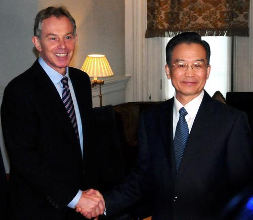 2月1日,中國國務(wù)院總理溫家寶在倫敦會見英國前首相布萊爾。新華社記者馬建國攝