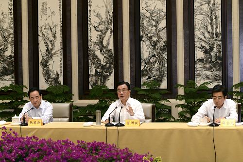 9月18日,中共中央政治局常委、中央紀(jì)委書(shū)記賀國(guó)強(qiáng)出席在北京市召開(kāi)的紀(jì)檢監(jiān)察機(jī)關(guān)自身建設(shè)調(diào)研座談會(huì)并講話(huà)。新華社記者 饒愛(ài)民 攝