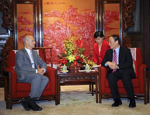 10月20日,國務院副總理王岐山在北京中南海紫光閣會見世界貿(mào)易組織總干事拉米。新華社記者 李濤 攝
