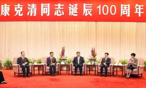 9月7日,紀念康克清同志誕辰100周年座談會在北京人民大會堂舉行。中共中央政治局常委、全國政協(xié)主席賈慶林出席座談會。新華社記者 姚大偉 攝