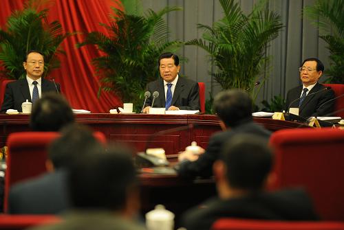 2月18日,中共中央政治局常委、全國政協(xié)主席賈慶林主持召開政協(xié)第十一屆全國委員會第十二次主席會議。 新華社記者 劉建生 攝