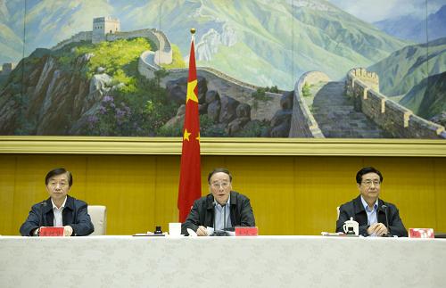 5月27日,中共中央政治局常委、中央紀(jì)委書(shū)記王岐山在北京出席全國(guó)紀(jì)檢監(jiān)察系統(tǒng)開(kāi)展會(huì)員卡專項(xiàng)清退活動(dòng)電視電話會(huì)議并講話。新華社記者 黃敬文 攝