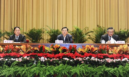 張德江出席全國交通運輸工作會議 1月15日,全國交通運輸工作會議在北京召開。中共中央政治局委員、國務(wù)院副總理張德江出席會議并講話。 新華社記者謝環(huán)馳攝