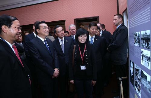 5月26日,中國國務院總理李克強在德國勃蘭登堡州參觀波茨坦會議舊址。新華社記者 龐興雷 攝