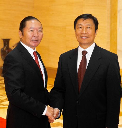9月2日,中共中央政治局委員、國家副主席李源潮在烏魯木齊會見出席第三屆中國-亞歐博覽會的蒙古國家大呼拉爾副主席貢其格道爾吉。新華社記者 趙戈 攝