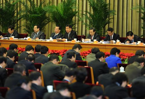 12月21日至22日,中央農(nóng)村工作會(huì)議在北京舉行。中共中央政治局委員、國(guó)務(wù)院副總理回良玉出席會(huì)議并講話(huà)。新華社記者 劉建生 攝