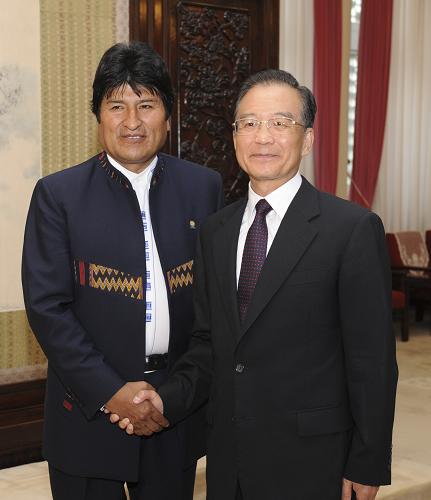 8月11日,國(guó)務(wù)院總理溫家寶在北京中南海紫光閣會(huì)見玻利維亞總統(tǒng)莫拉萊斯。新華社記者 馬占成 攝