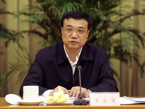 國(guó)務(wù)院副總理李克強(qiáng)主持會(huì)議。新華社記者 李學(xué)仁 攝