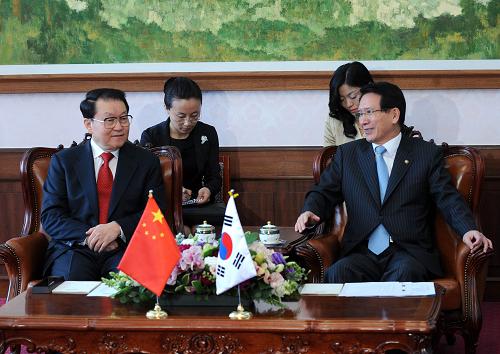 4月7日,中共中央政治局常委李長春在首爾會見韓國國會議長金炯旿。新華社記者 劉建生 攝