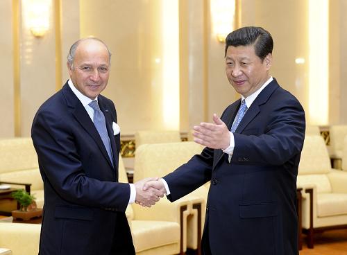 4月12日,國家主席習近平在北京人民大會堂會見法國外長法比尤斯。新華社記者 張鐸 攝
