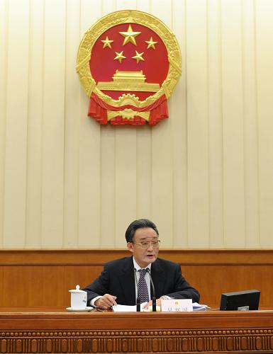 十一屆全國人大常委會(huì)第六次會(huì)議在京閉會(huì) 吳邦國主持會(huì)議并發(fā)表重要講話 12月27日,十一屆全國人大常委會(huì)第六次會(huì)議在北京人民大會(huì)堂閉會(huì)。吳邦國委員長主持會(huì)議并發(fā)表重要講話。 新華社記者馬占成攝