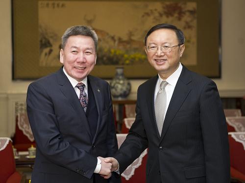 1月17日,中國國務委員楊潔篪在北京會見來華訪問的蒙古國外長包勒德。 新華社記者 謝環(huán)馳 攝