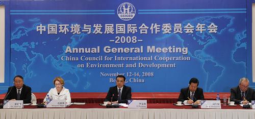 11月12日,中國環(huán)境與發(fā)展國際合作委員會2008年年會在北京舉行。中共中央政治局常委、國務(wù)院副總理李克強(qiáng)出席開幕式并講話。新華社記者 黃敬文 攝