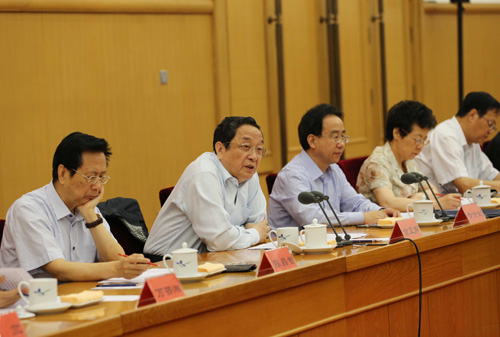7月22日,統一戰(zhàn)線深入學習貫徹中共十八大精神專題研討班在京開班。中共中央政治局常委、全國政協主席俞正聲出席開班式并發(fā)表重要講話。新華社記者劉衛(wèi)兵攝
