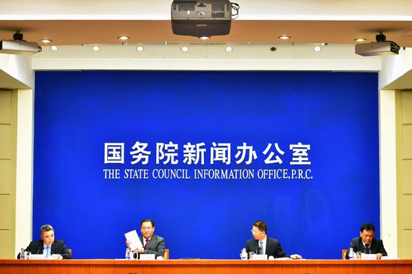 國務院新聞辦公室定于2015年9月6日(星期日)上午10時在國務院新聞辦公室新聞發(fā)布廳舉行新聞發(fā)布會,請西藏自治區(qū)副主席多吉次珠介紹民族區(qū)域自治制度在西藏的成功實踐等方面情況,并答記者問。圖為國新辦就民族區(qū)域自治制度在西藏的成功實踐等情況舉行發(fā)布會。中國政府網(wǎng) 郭小天 攝