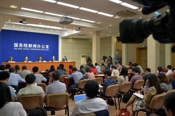 國(guó)務(wù)院新聞辦公室于2015年9月16日上午10時(shí)舉行新聞發(fā)布會(huì),請(qǐng)國(guó)家發(fā)展改革委副主任連維良介紹經(jīng)濟(jì)體制改革重點(diǎn)任務(wù)進(jìn)展與成效有關(guān)情況,并答記者問(wèn)。圖為發(fā)布會(huì)現(xiàn)場(chǎng)。
