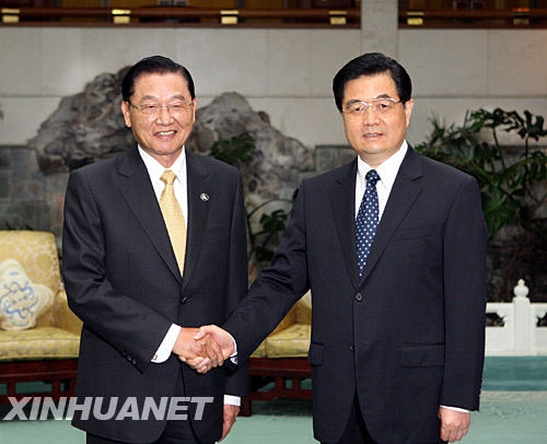 2008年6月13日,中共中央總書記胡錦濤在北京釣魚臺國賓館會見臺灣海基會董事長江丙坤一行。 新華社記者劉衛(wèi)兵攝