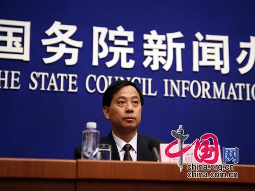 2009年2月12日(星期四)上午10時(shí),新聞辦舉行新聞發(fā)布會(huì),農(nóng)業(yè)部副部長(zhǎng)危朝安介紹農(nóng)業(yè)抗旱、春季田間管理工作等方面情況,并答記者問(wèn)。圖為農(nóng)業(yè)部新聞發(fā)言人、總經(jīng)濟(jì)師陳萌山。