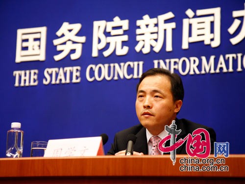 國(guó)務(wù)院新聞辦公室于2010年3月31日上午10時(shí)舉行新聞發(fā)布會(huì),請(qǐng)國(guó)家防汛抗旱總指揮部秘書長(zhǎng)、水利部副部長(zhǎng)劉寧介紹當(dāng)前抗旱工作情況,并答記者問(wèn)。圖為水利部總規(guī)劃師兼規(guī)劃計(jì)劃司司長(zhǎng)周學(xué)文。
