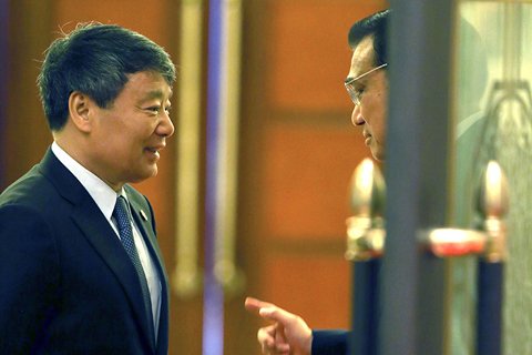 4日上午結(jié)束與愛(ài)沙尼亞總理羅伊瓦斯會(huì)談后，李克強(qiáng)當(dāng)即把發(fā)改委主任徐紹史叫到身邊，要求迅速與泛波羅的海鐵路聯(lián)盟對(duì)接。