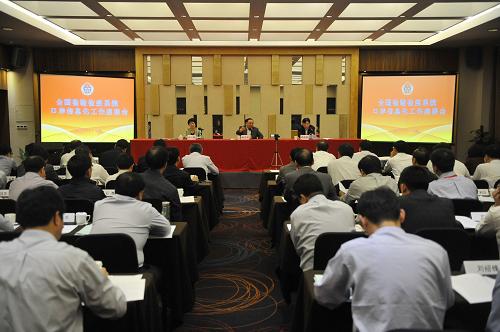 12月2日，全國檢驗(yàn)檢疫系統(tǒng)口岸信息化工作座談會(huì)在深圳舉行。本次會(huì)議的主要任務(wù)是貫徹落實(shí)十八屆五中全會(huì)精神和國務(wù)院加快推進(jìn)通關(guān)一體化改革的有關(guān)要求，分析質(zhì)檢信息化工作面臨的形勢任務(wù)，部署當(dāng)前和今后一個(gè)時(shí)期檢驗(yàn)檢疫口岸信息化工作的重點(diǎn)任務(wù)，共同推動(dòng)“智慧質(zhì)檢”建設(shè)，進(jìn)一步推進(jìn)質(zhì)檢改革發(fā)展。