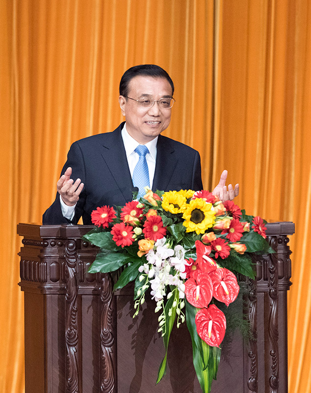 12月17日，國務院總理李克強在北京人民大會堂與俄羅斯總理梅德韋杰夫共同出席中俄青年友好交流年閉幕式暨中俄媒體交流年開幕式并致辭。